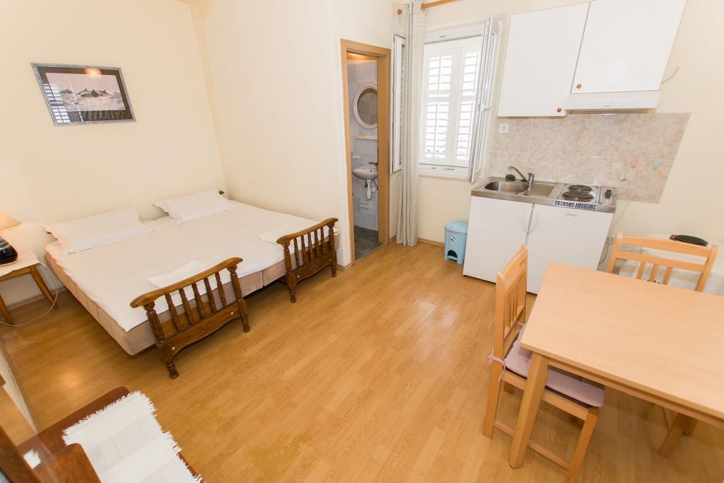 Studios Jakov Makarska Luaran gambar